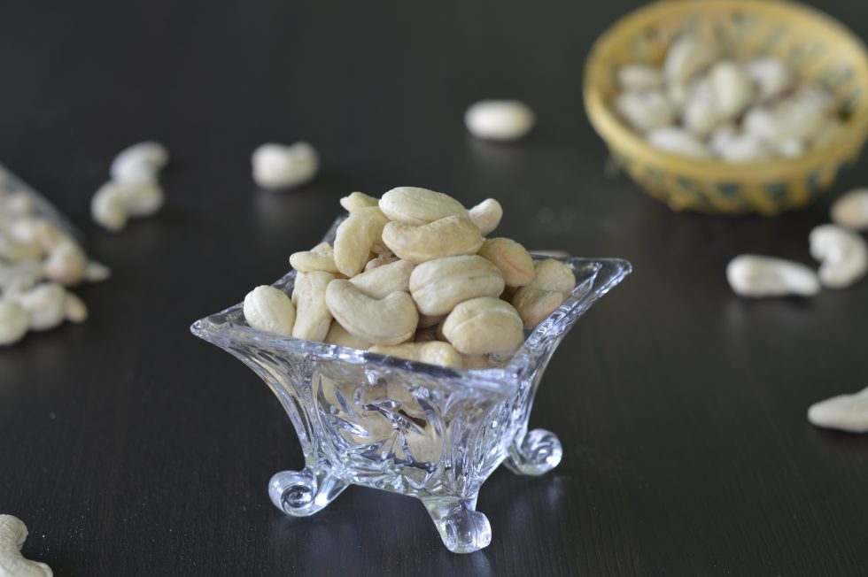 roasted-&-salted-cashew-nuts